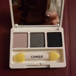 Clinique mini eye shadow palette